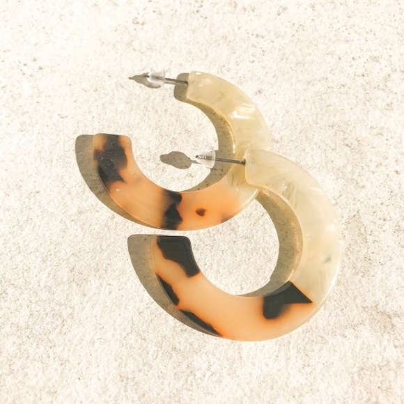 Jewelry - Tortoiseshell Round Hoop Earrings